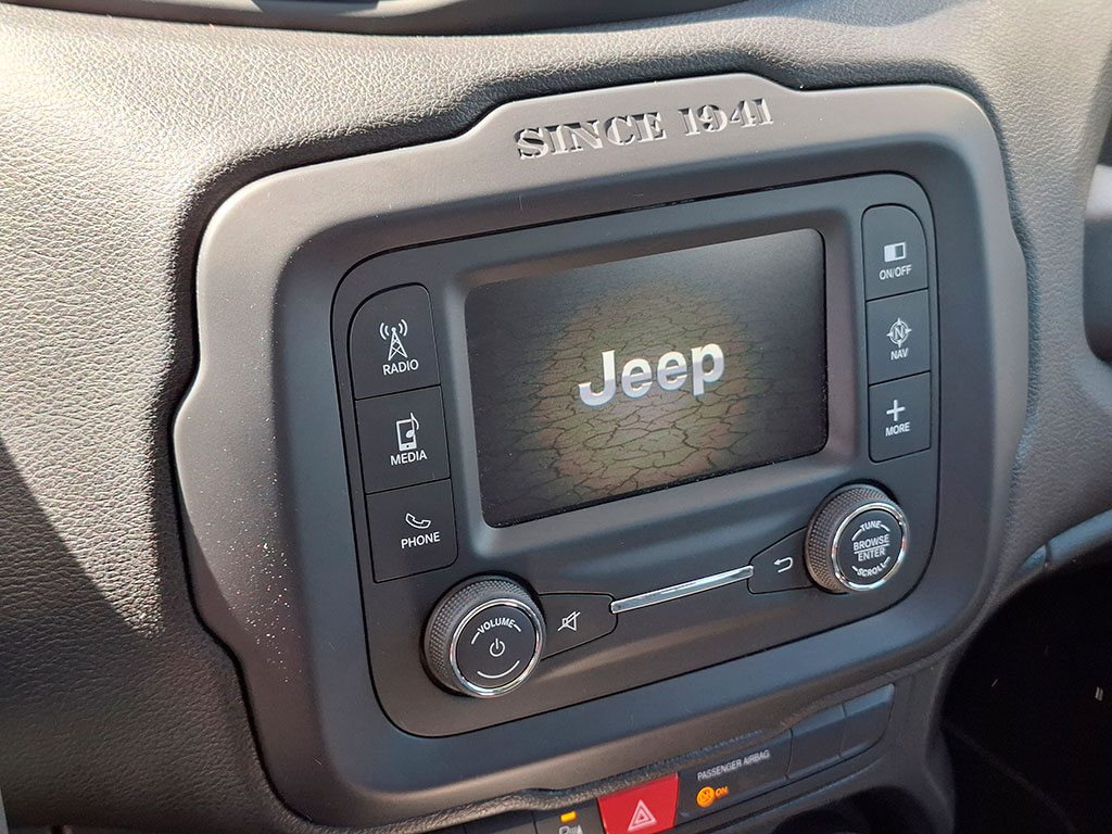 Jeep Renegade — foto 14 de 22