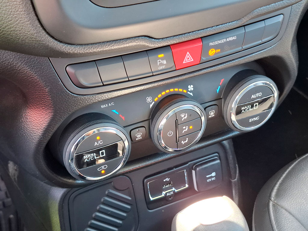 Jeep Renegade — foto 16 de 22