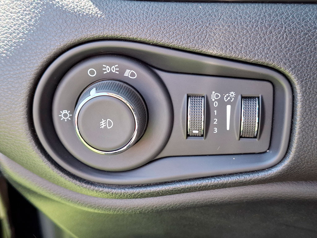 Jeep Renegade — foto 20 de 22