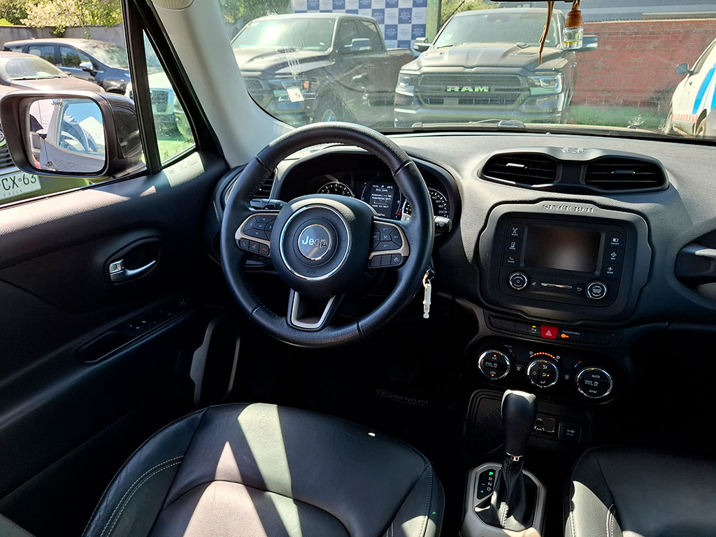 Jeep Renegade — foto 9 de 22