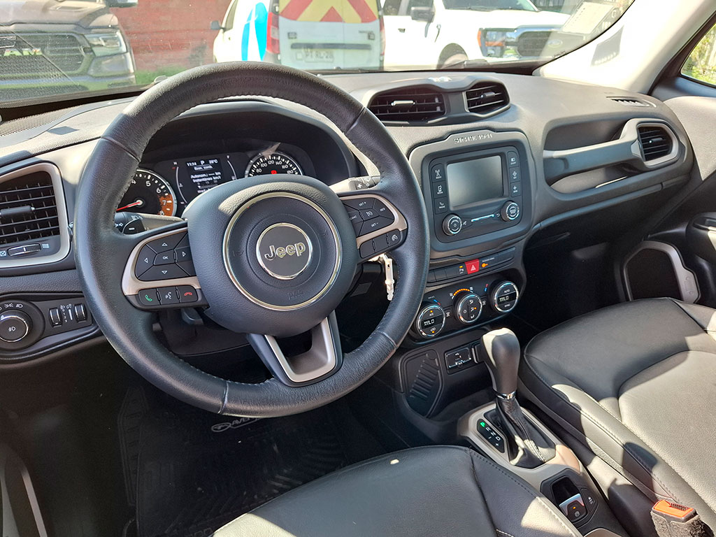 Jeep Renegade — foto 10 de 22