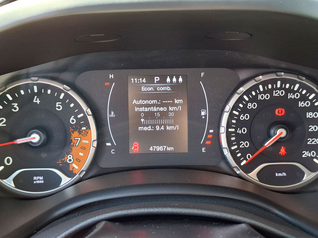 Jeep Renegade — foto 13 de 22