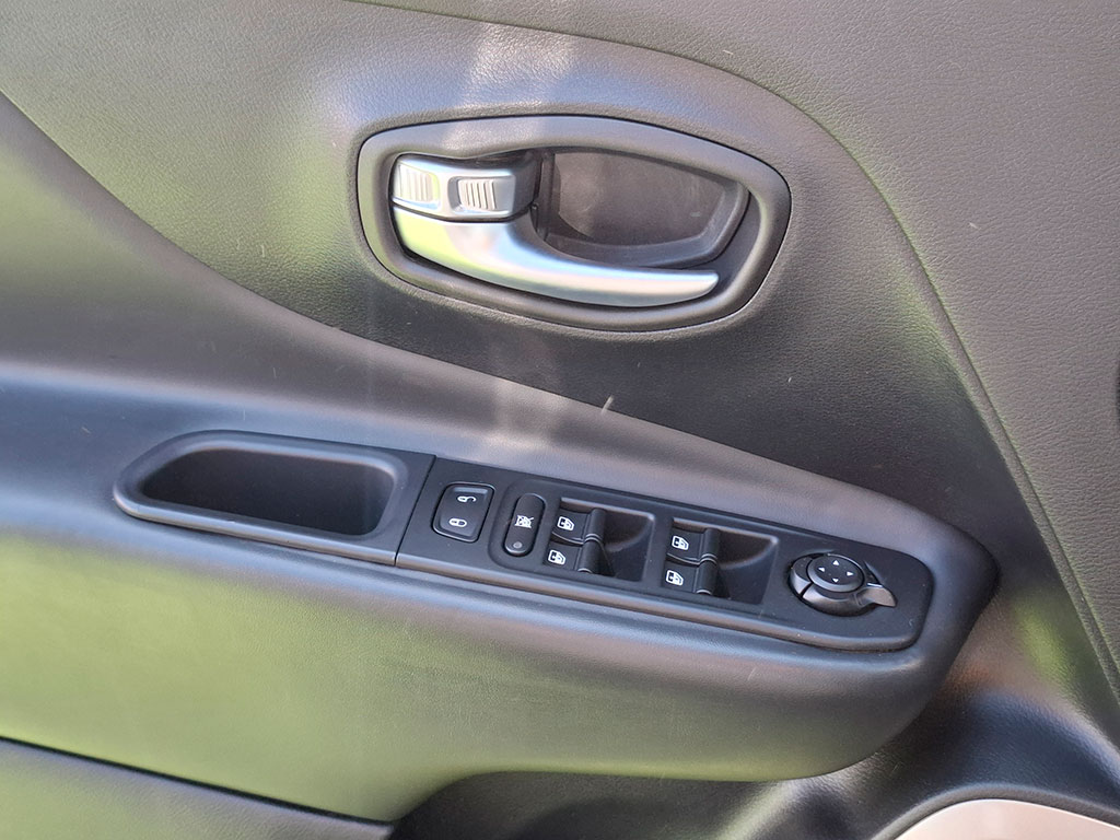 Jeep Renegade — foto 19 de 22