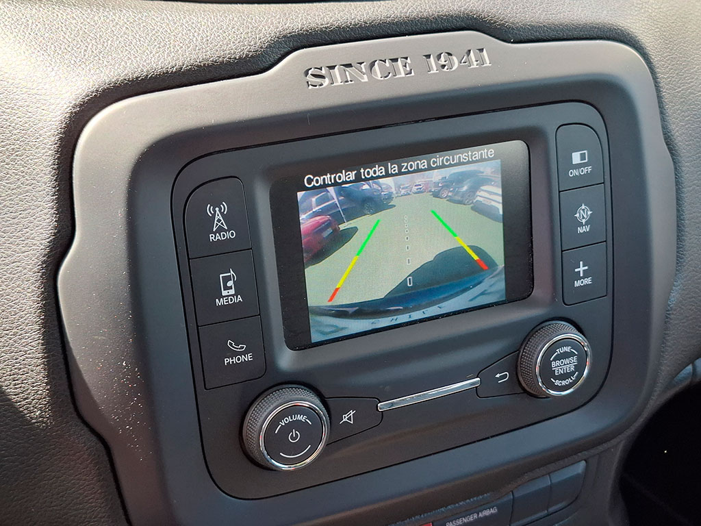 Jeep Renegade — foto 15 de 22
