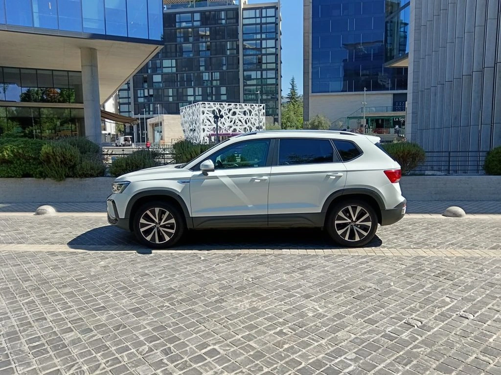 VOLKSWAGEN TAOS