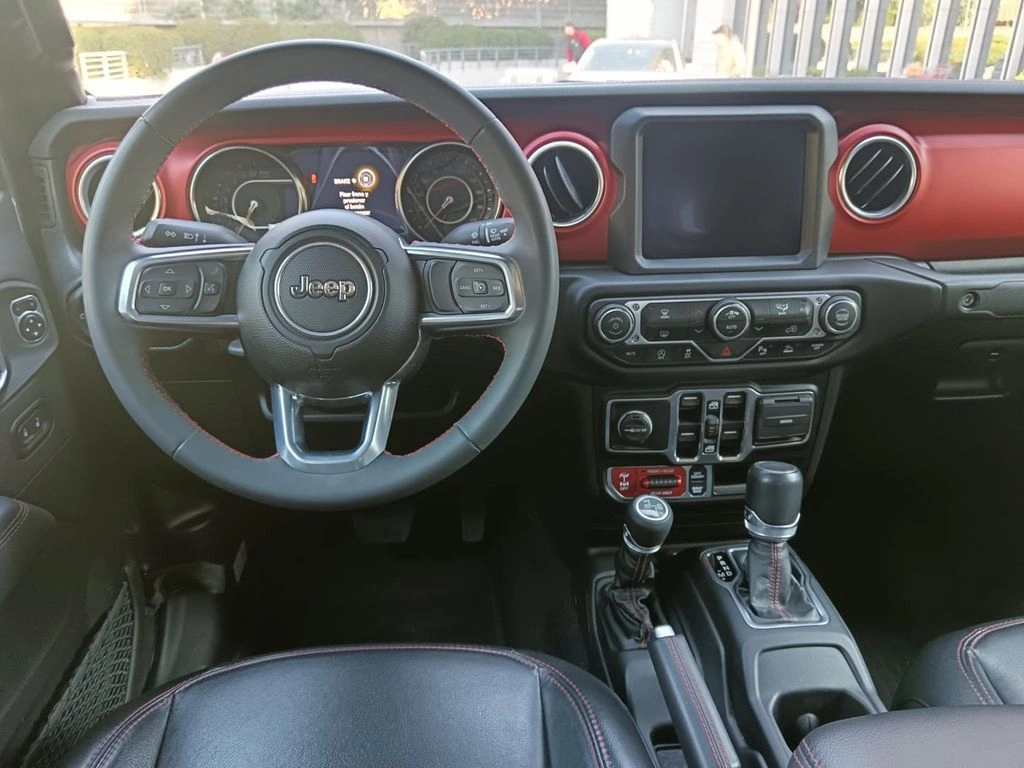 Jeep Gladiatorrubicon — foto 19 de 26