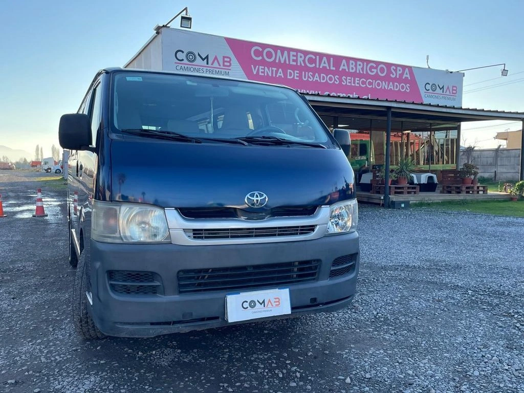 TOYOTA HIACE