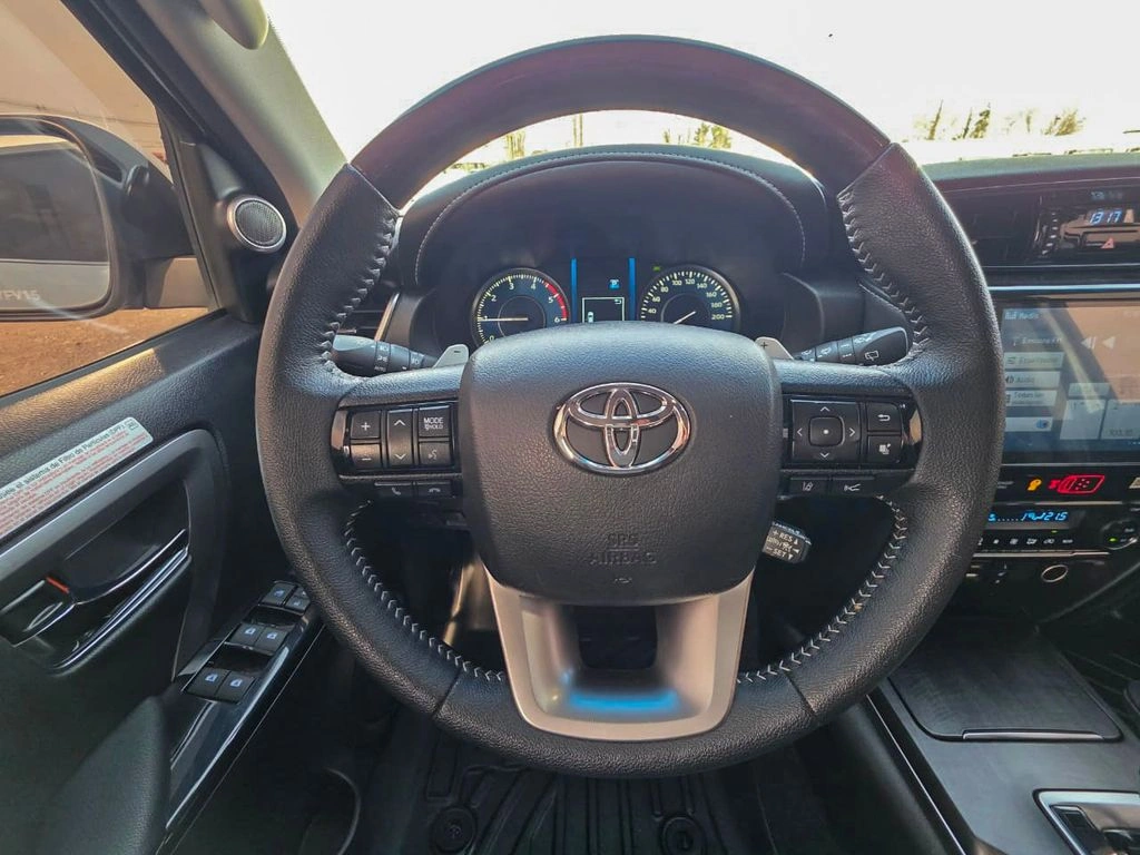 TOYOTA FORTUNER 2025 - Foto 17