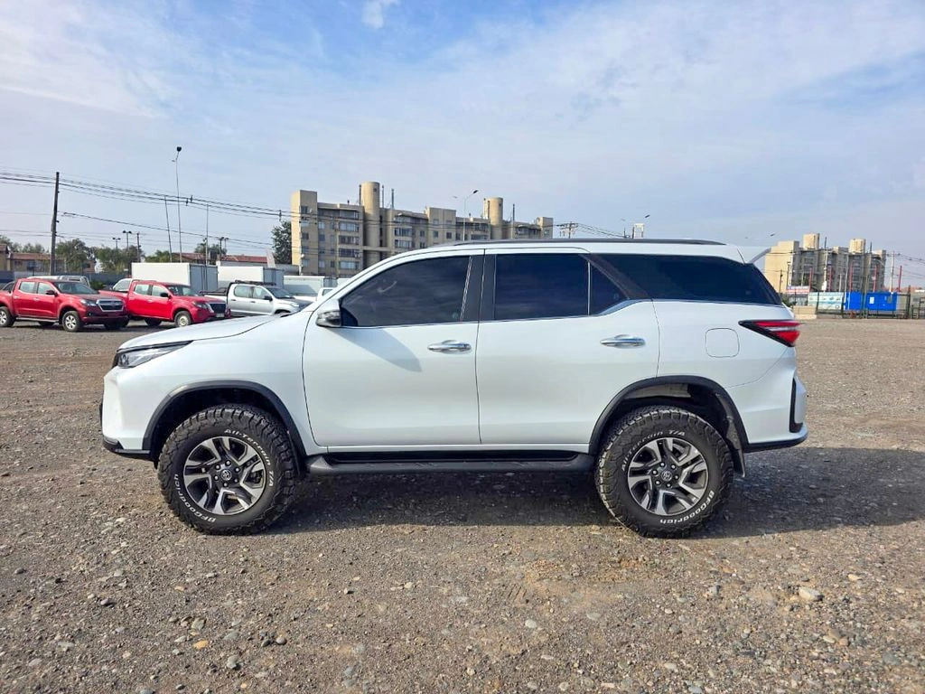 TOYOTA FORTUNER 2025 - Foto 11