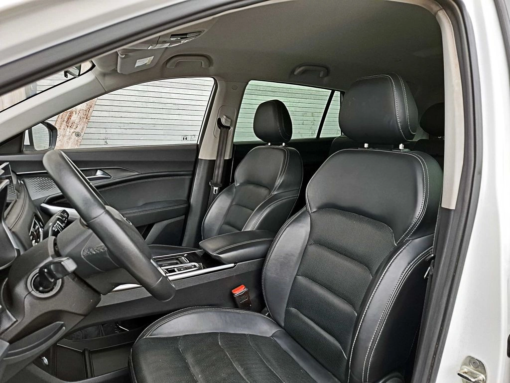 JAC Js8 — foto 10 de 17