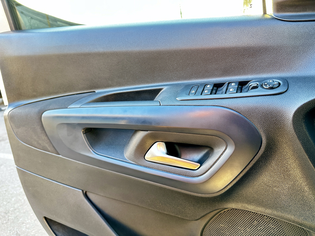 Peugeot Rifter — foto 9 de 16