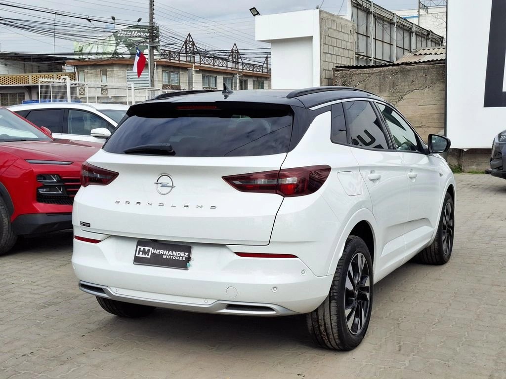 Opel Grandland — foto 7 de 30