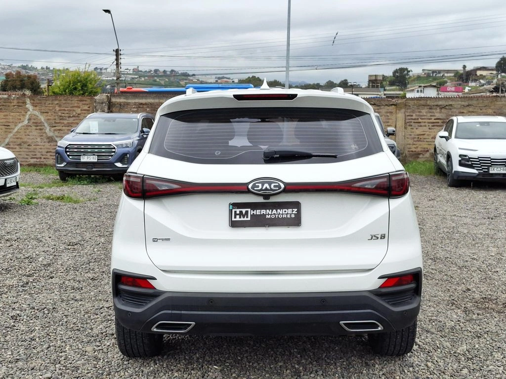 JAC Js8 — foto 8 de 27
