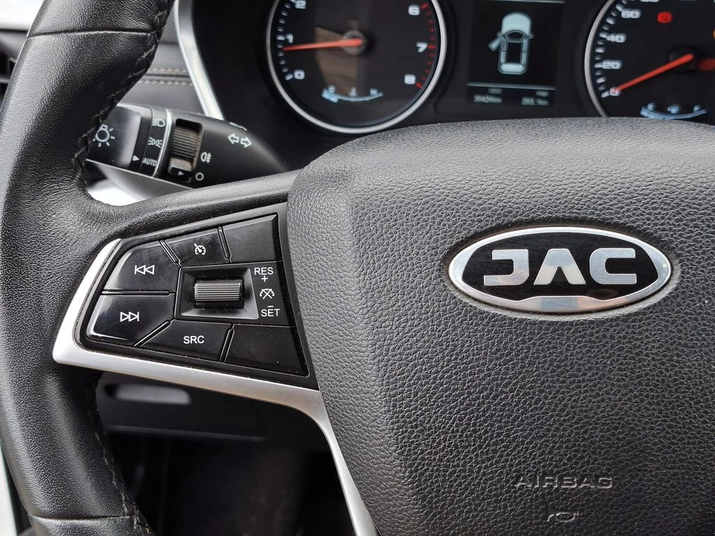 JAC Js8 — foto 17 de 27