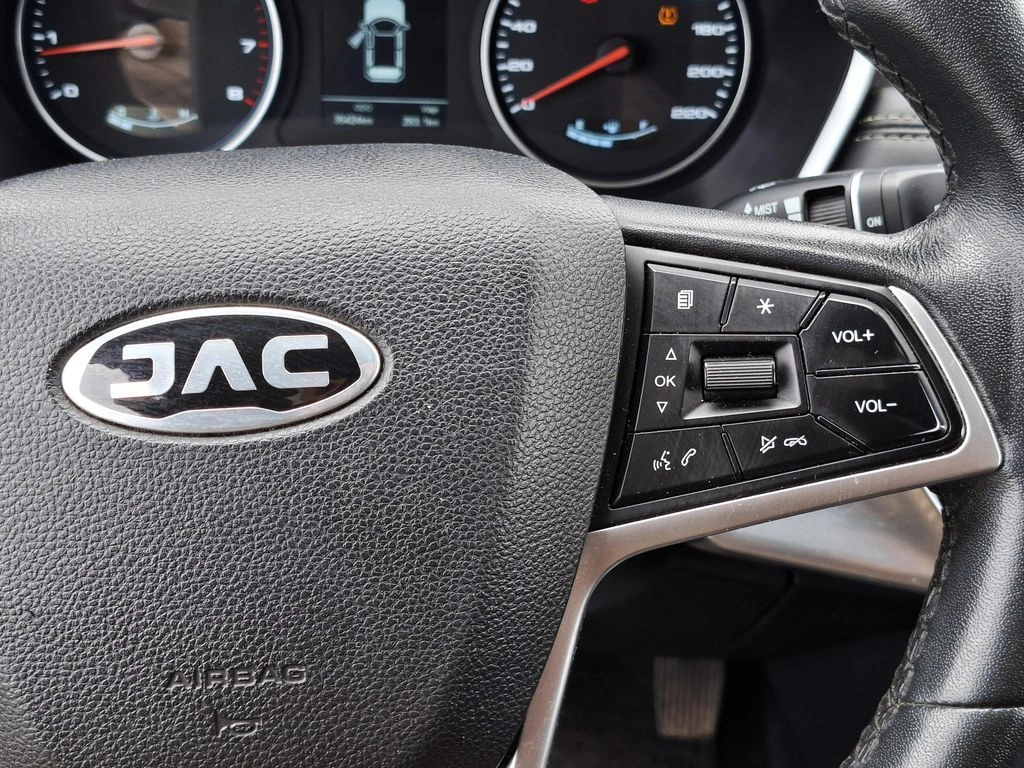 JAC Js8 — foto 18 de 27
