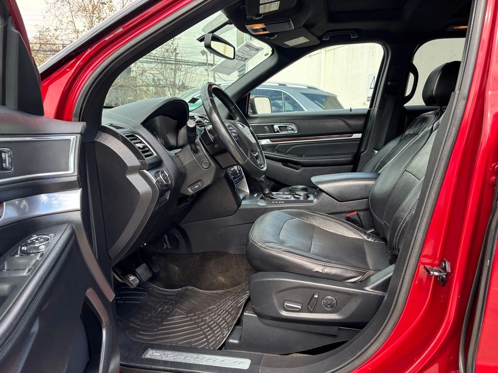 Ford Explorer — foto 16 de 25