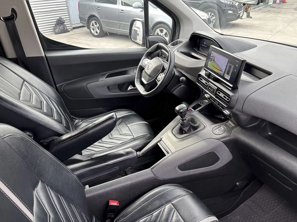 Peugeot Rifter — foto 19 de 32