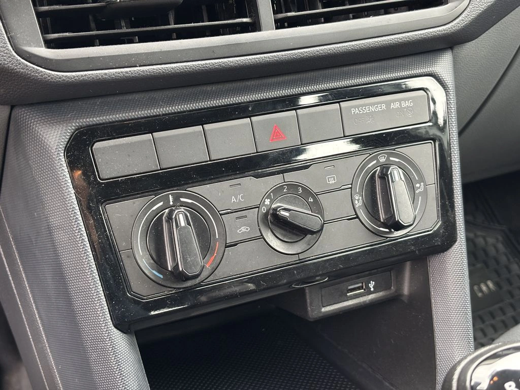 Volkswagen T-Cross — foto 15 de 31