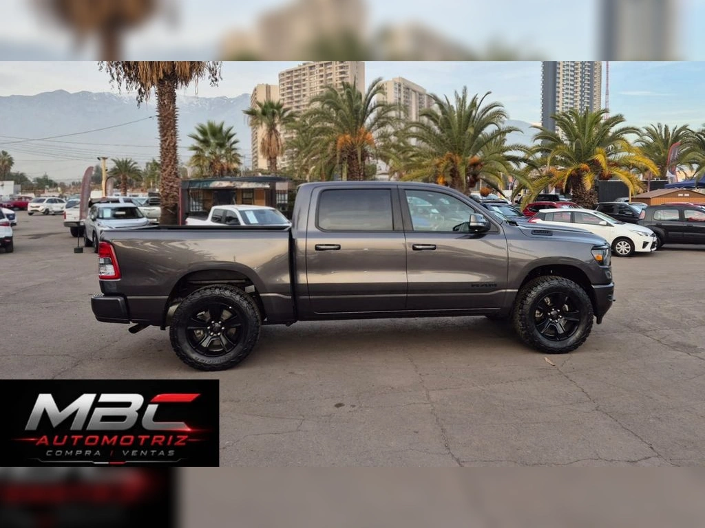 RAM 1500 2020 - Foto 18