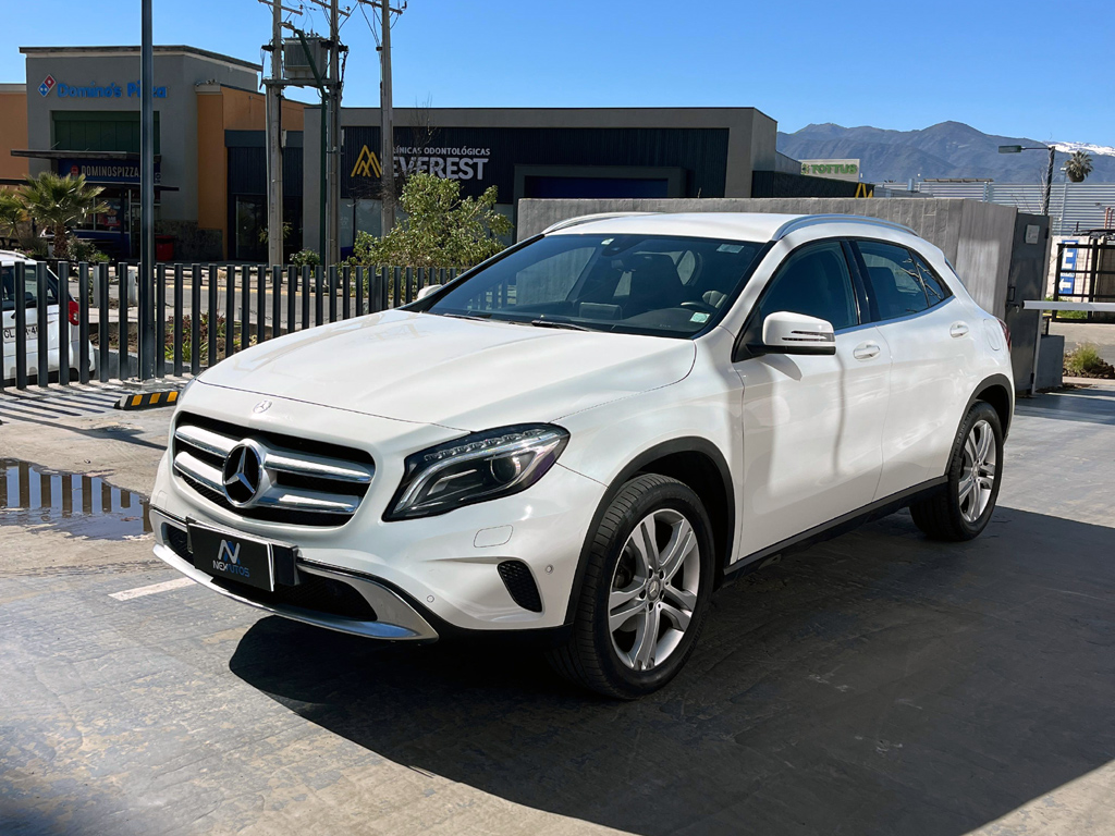 MERCEDES-BENZ GLA 200