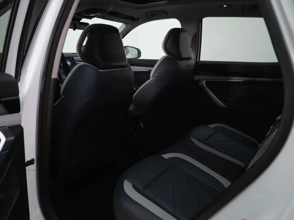 GEELY STARRAY 2025 - Foto 14