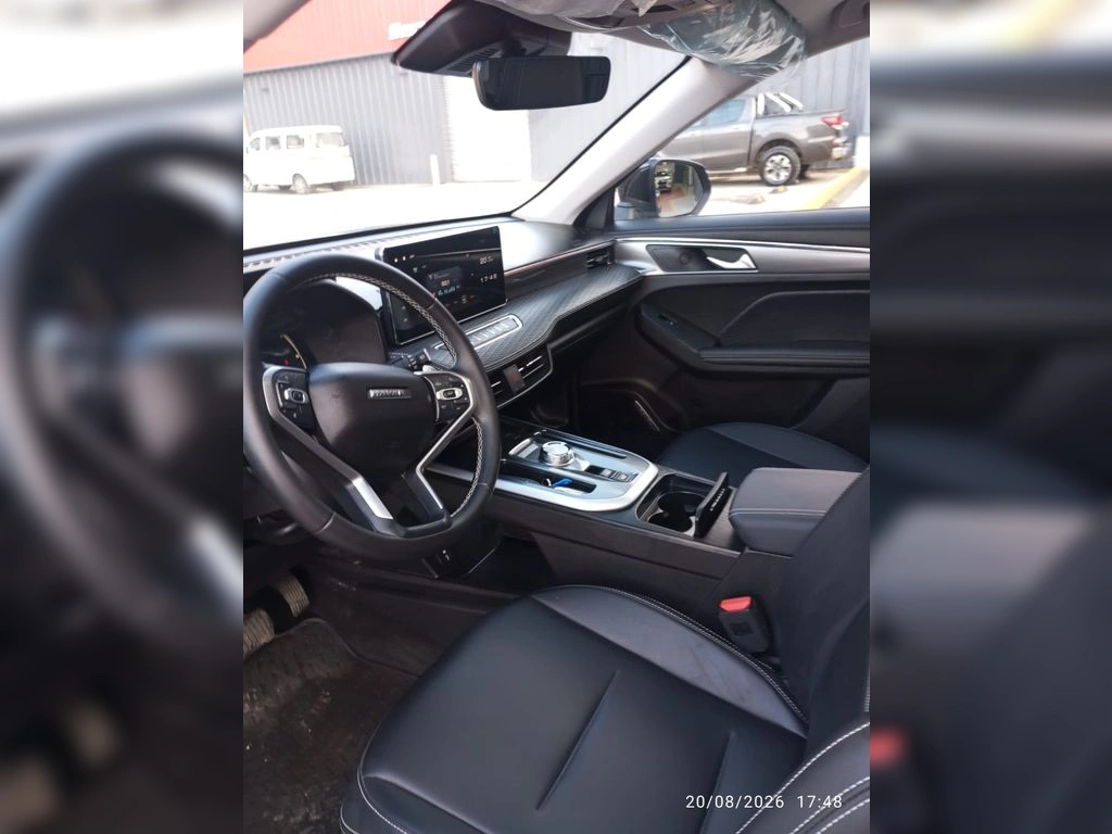 Haval Jolion — foto 12 de 15