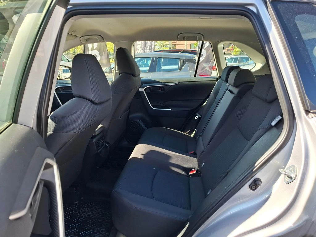 Toyota RAV4 — foto 20 de 29