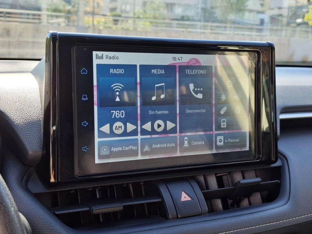 Toyota RAV4 — foto 18 de 30