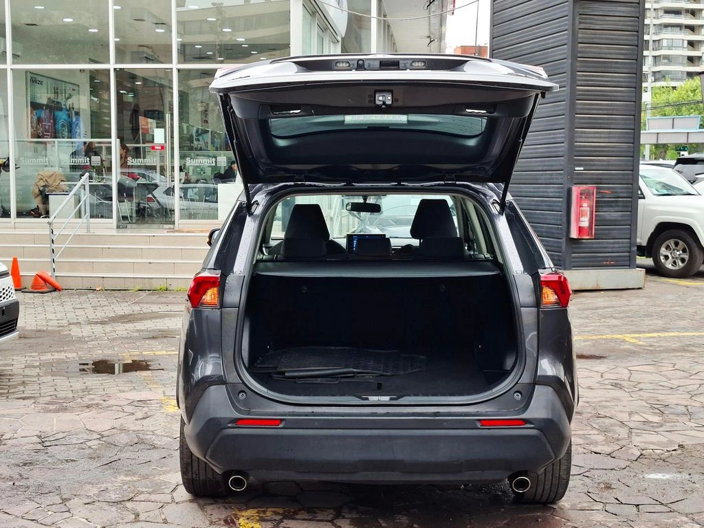 Toyota RAV4 — foto 9 de 28