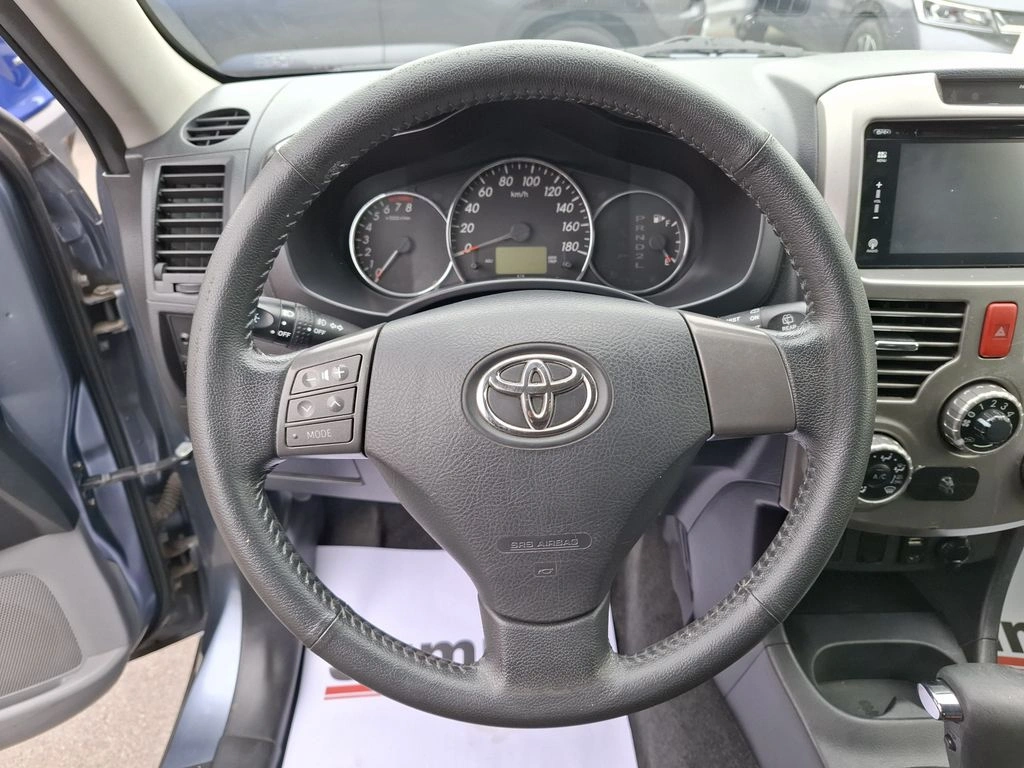Toyota Rush — foto 13 de 19