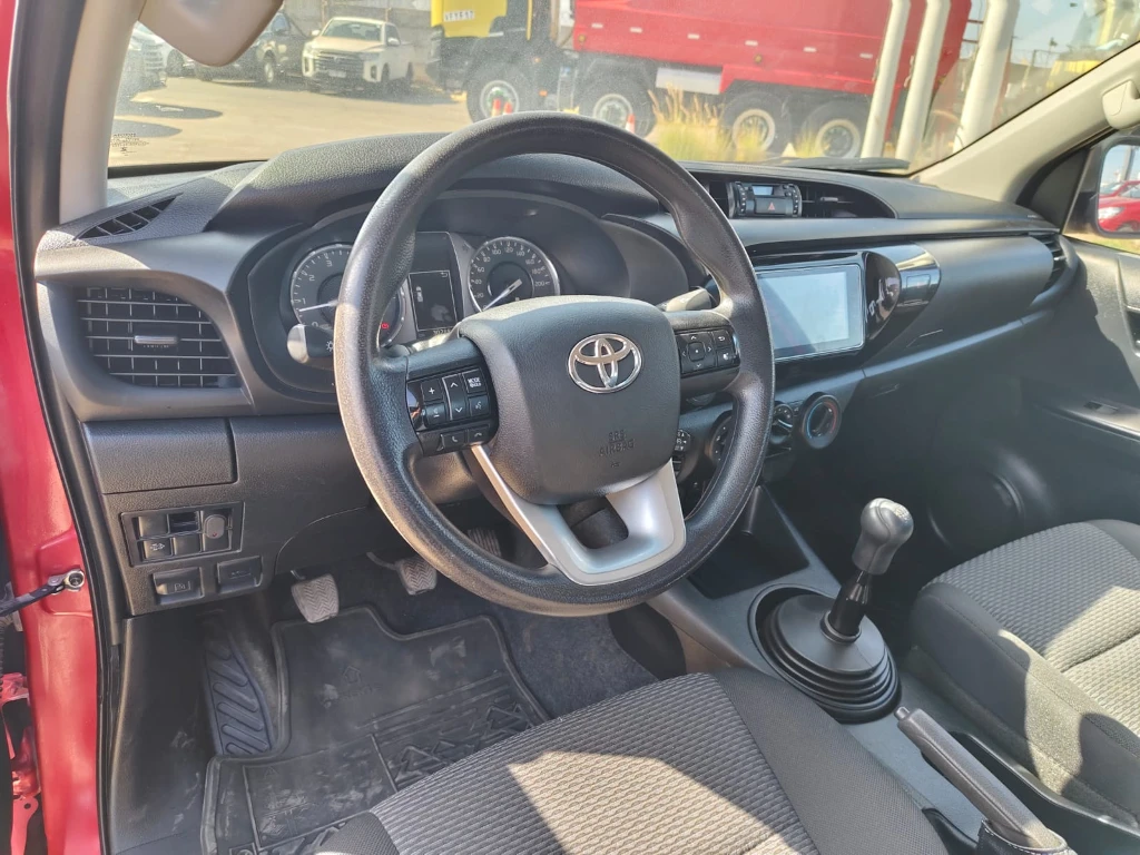TOYOTA HILUX 2023 - Foto 18