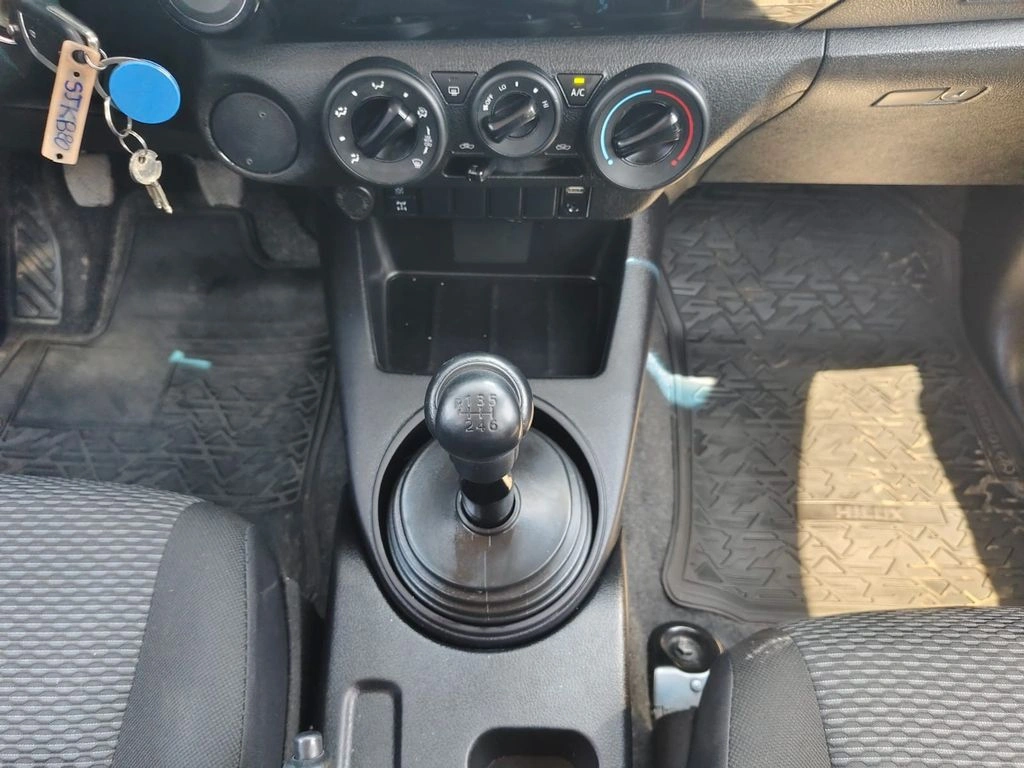 TOYOTA HILUX 2023 - Foto 22