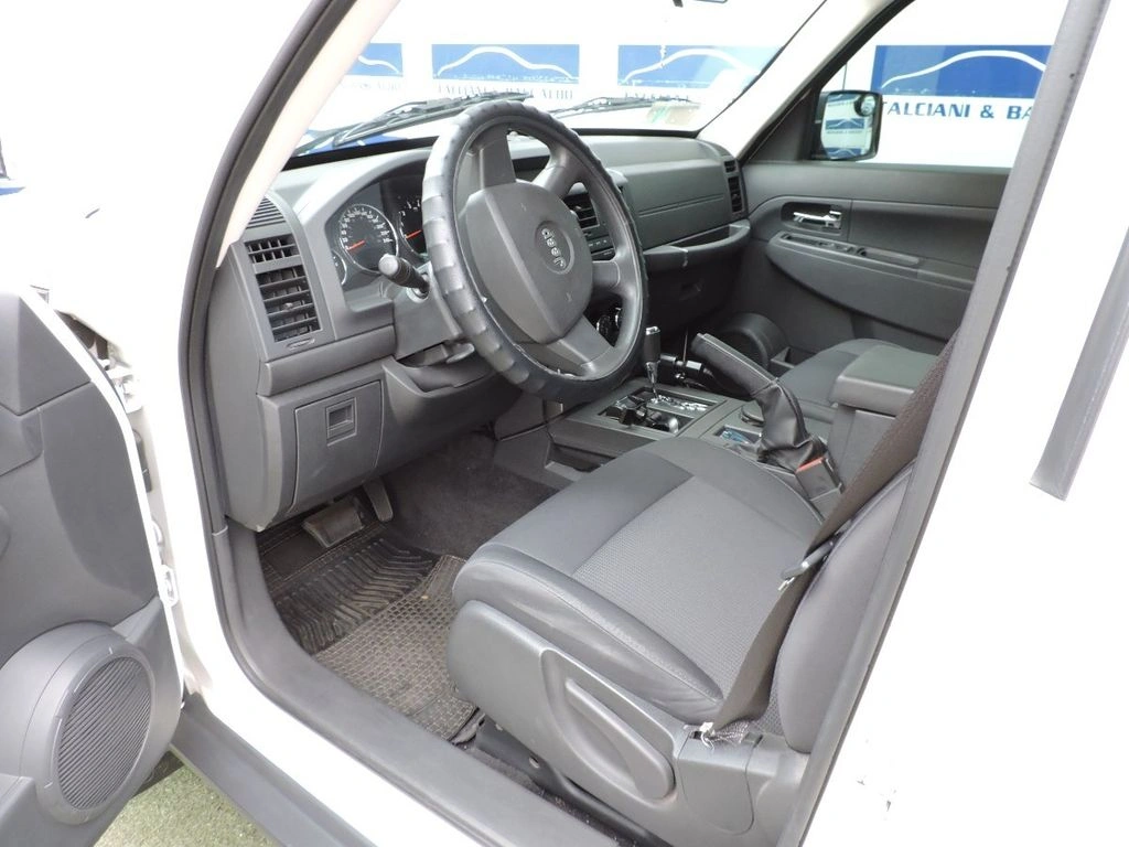 JEEP LIBERTY 2010 - Foto 5