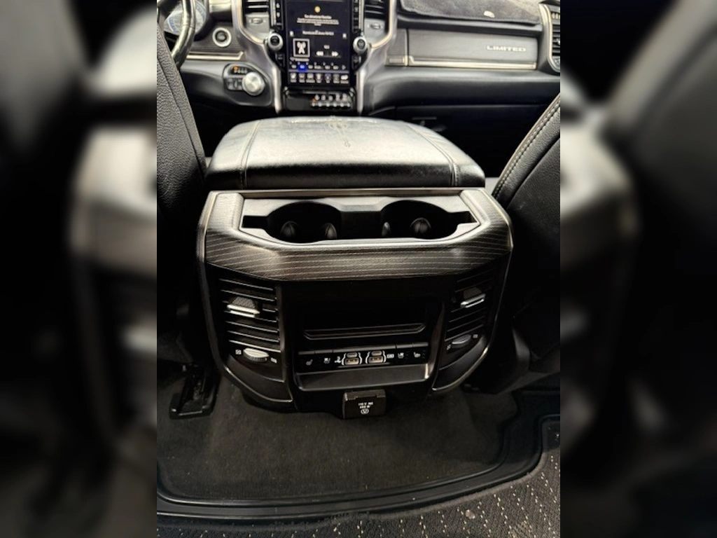Dodge Ram 1500 — foto 18 de 19