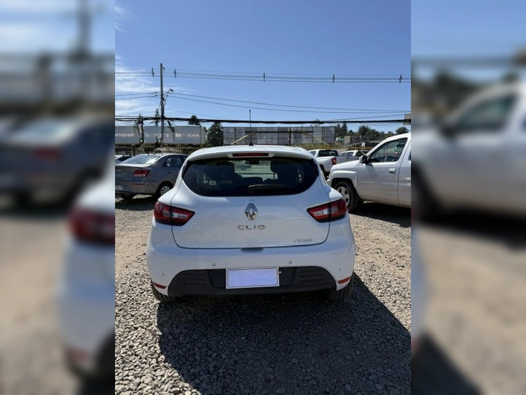 Renault Clio — foto 4 de 18