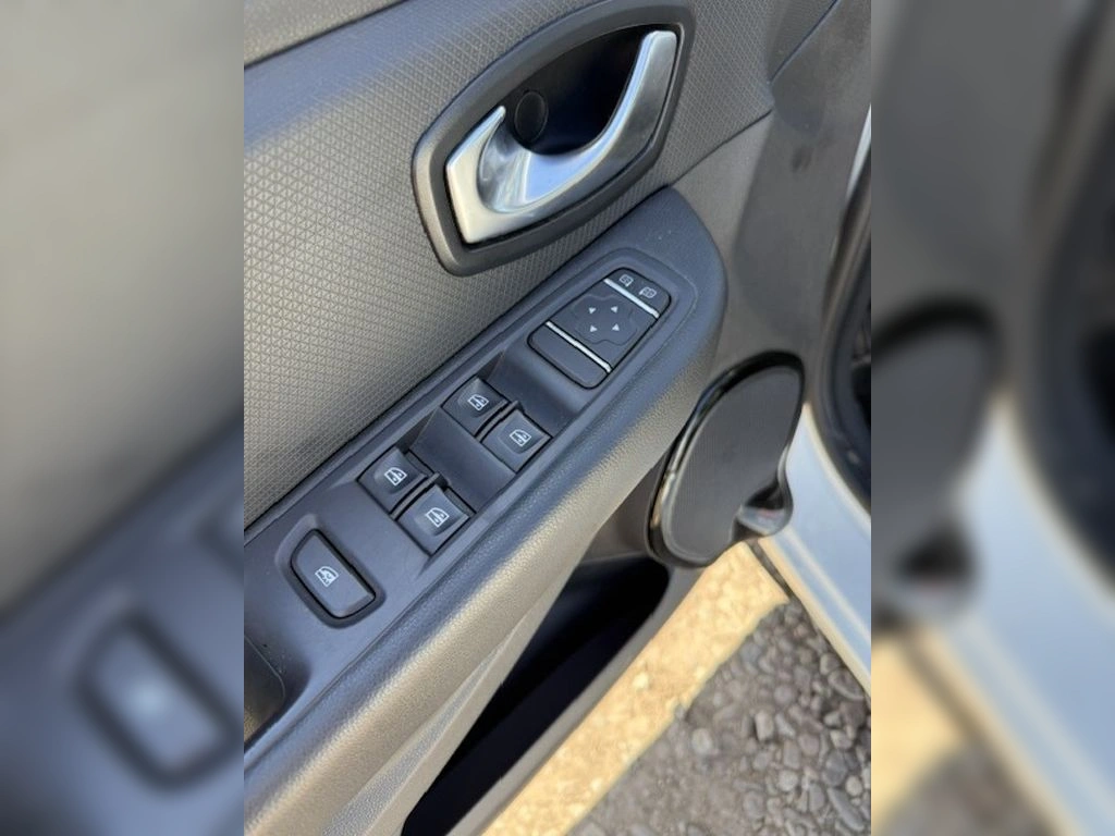 Renault Clio — foto 15 de 18