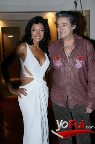 Fotografía en Lanzamiento del Cd de Paola Miranda, Champs Elyseés