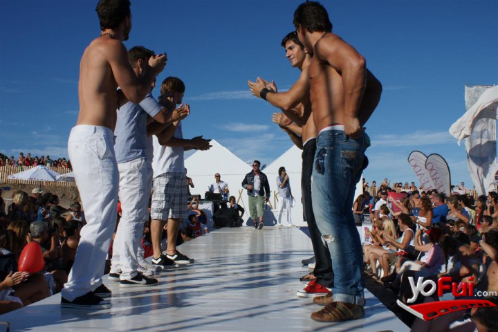 Fotografía en Desfile en Fort Beach, Nikki Fort Beach