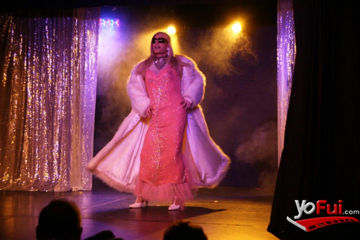 Fotografía en Exótica Lírica entre las plumas del humor, Teatro el Recoveco