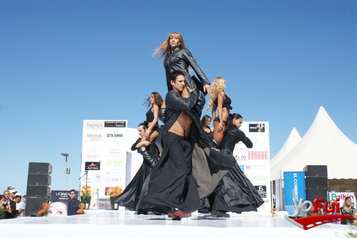 Fotografía en Desfile de Andrea Estevez a Beneficio 2011, Bahía Varese MDQ