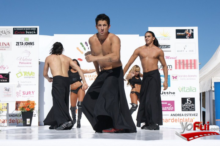 Fotografía en Desfile de Andrea Estevez a Beneficio 2011, Bahía Varese MDQ