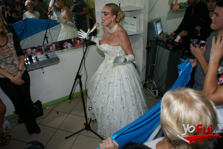 Beatriz Salomon interpretando a Evita