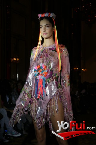 Fotografía en Desfile de Benito Fernández Colección Vírgenes 2012, Hotel Marriott Plaza