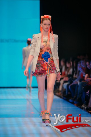 Fotografía en Desfile de Benito Fernandez Verano 2012, Tribuna Plaza