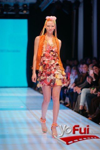 Fotografía en Desfile de Benito Fernandez Verano 2012, Tribuna Plaza