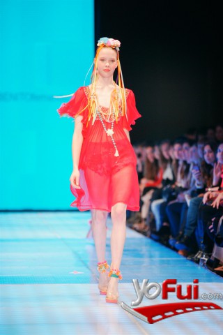 Fotografía en Desfile de Benito Fernandez Verano 2012, Tribuna Plaza