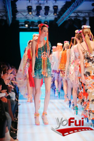 Fotografía en Desfile de Benito Fernandez Verano 2012, Tribuna Plaza