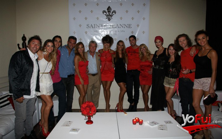 Andrea Estevez y el elenco de Barbierisima