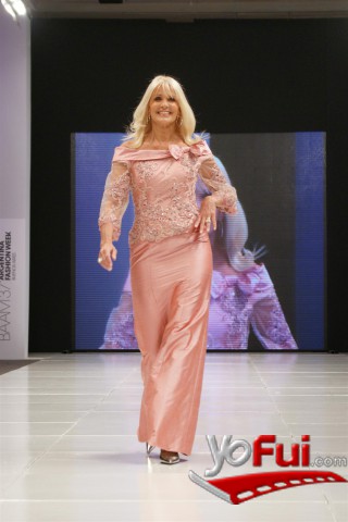 Evelyn Scheild, vestida por Iara