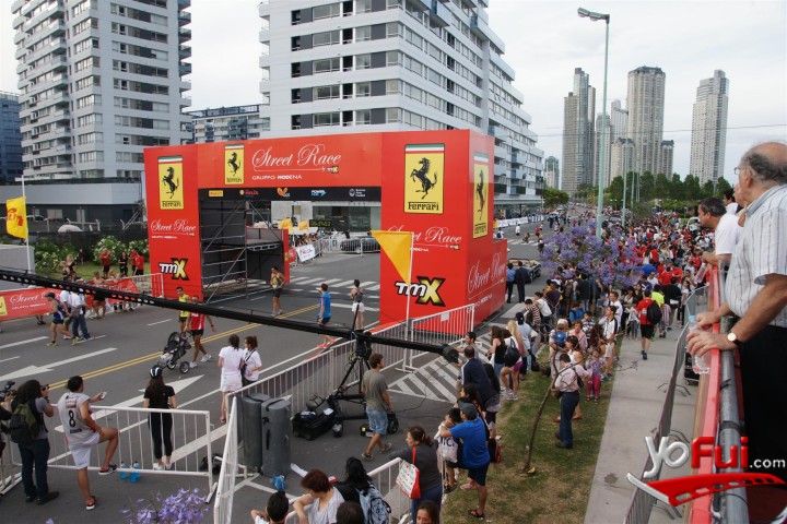 Fotografía en FERRARI STREET RACE BY TMX 2012, Puerto Madero